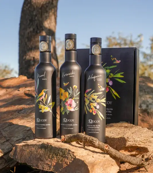 Trois bouteilles Aceites Ducoy Picual Koroneiki et Arbequina