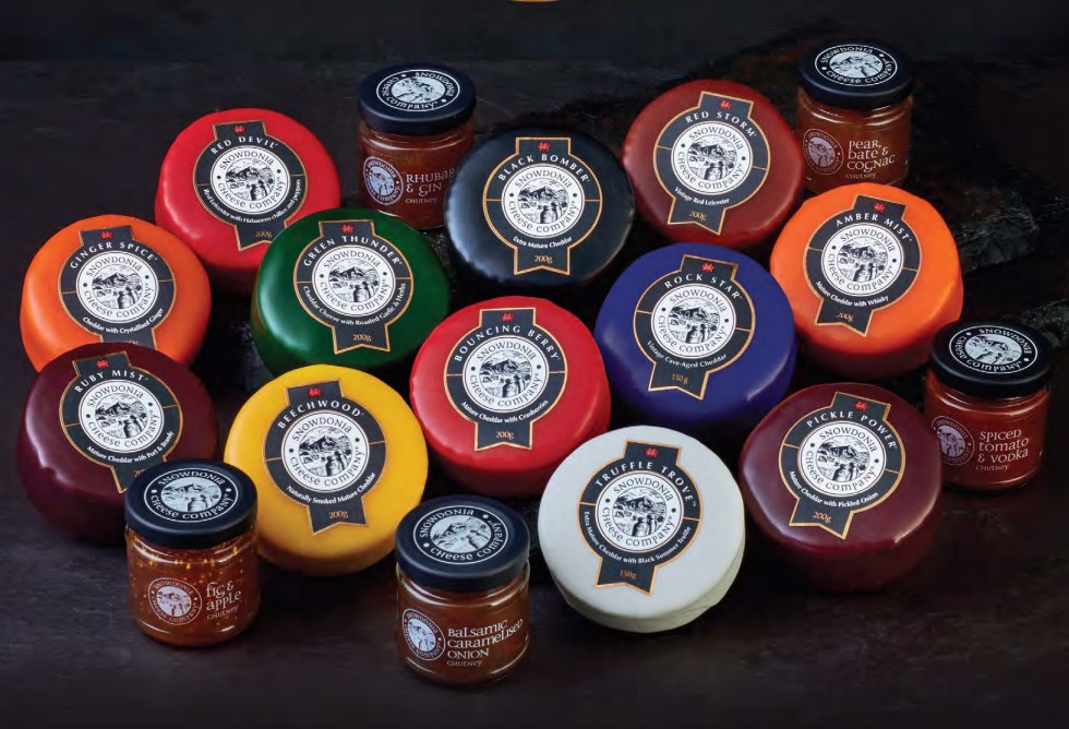Gamme de cheddars Snowdonia Cheese en cire colorée