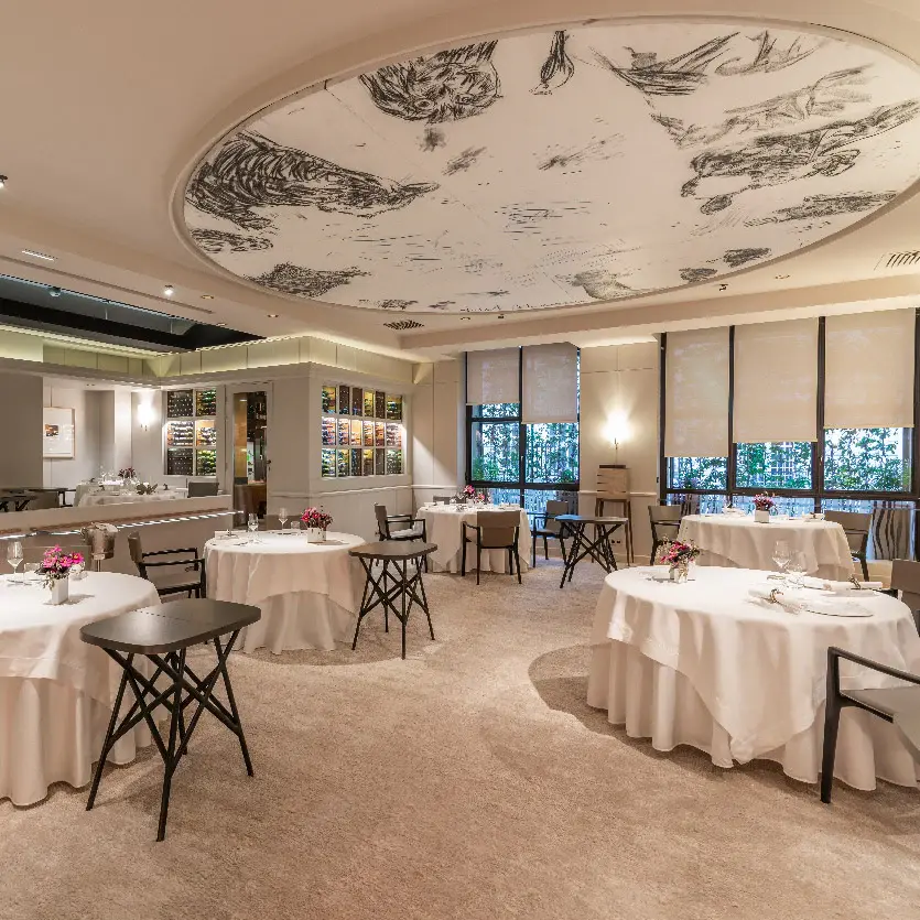 Salle du restaurant Pierre Gagnaire à Paris